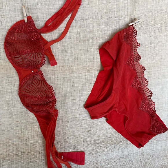 La Perla russet red scallops + mesh bra & panty set---- 36C & Medium - Picture 3 of 9